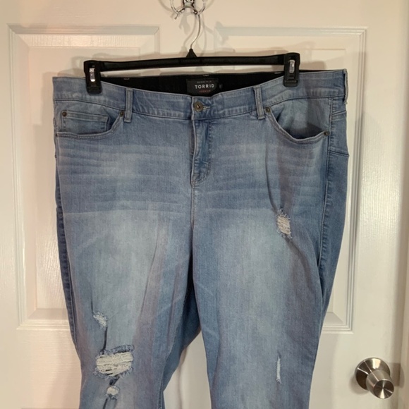 Torrid Skinny Bombshell Light Wash Distressed Jeans Plus Size 26 - Picture 2 of 9